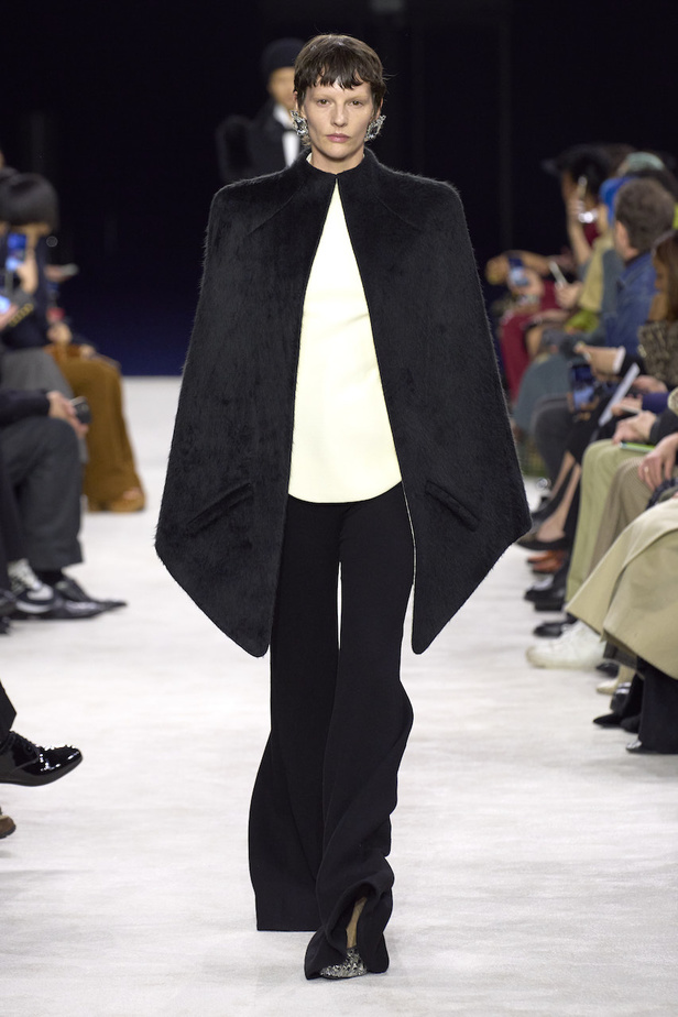 من مجموعة Balmain لموسم خريف وشتاء 2023-2024