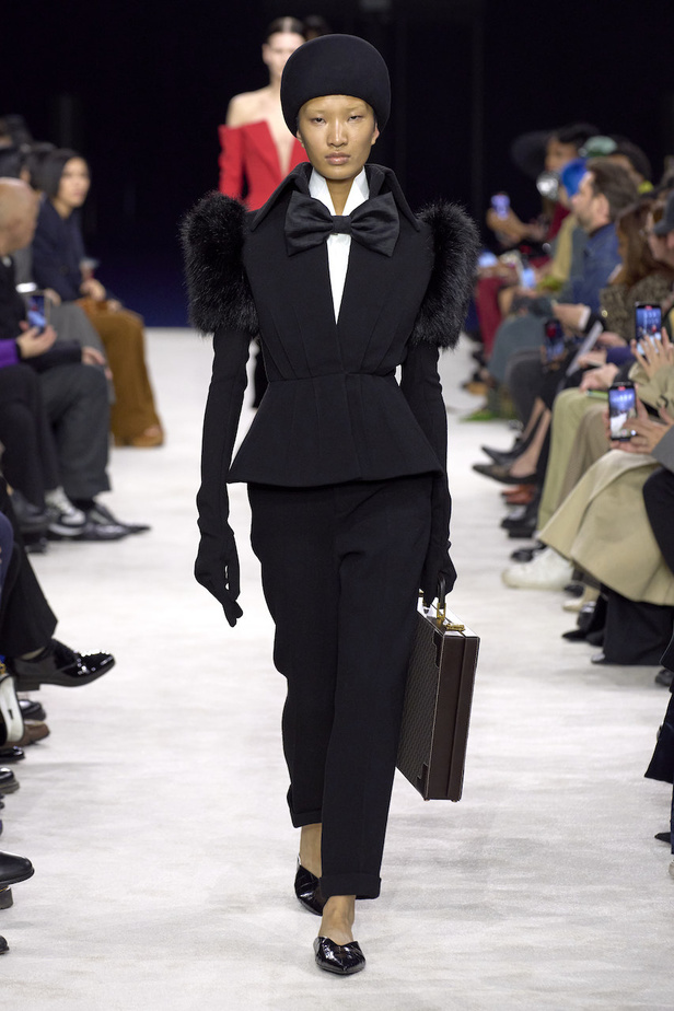 من مجموعة Balmain لموسم خريف وشتاء 2023-2024