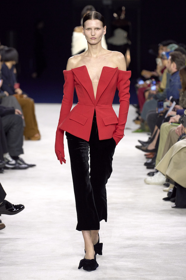 من مجموعة Balmain لموسم خريف وشتاء 2023-2024