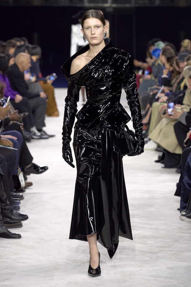 من مجموعة Balmain لموسم خريف وشتاء 2023-2024