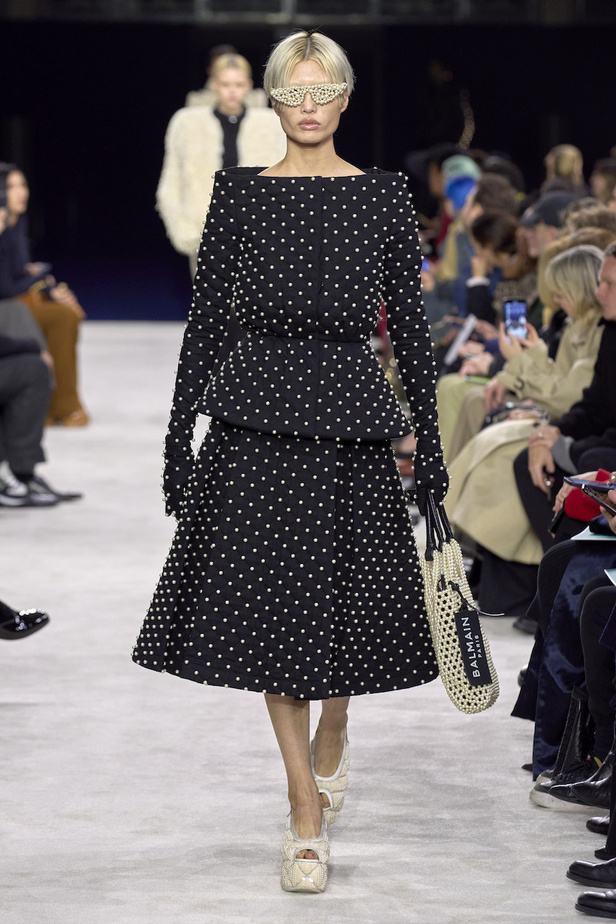 من مجموعة Balmain لموسم خريف وشتاء 2023-2024