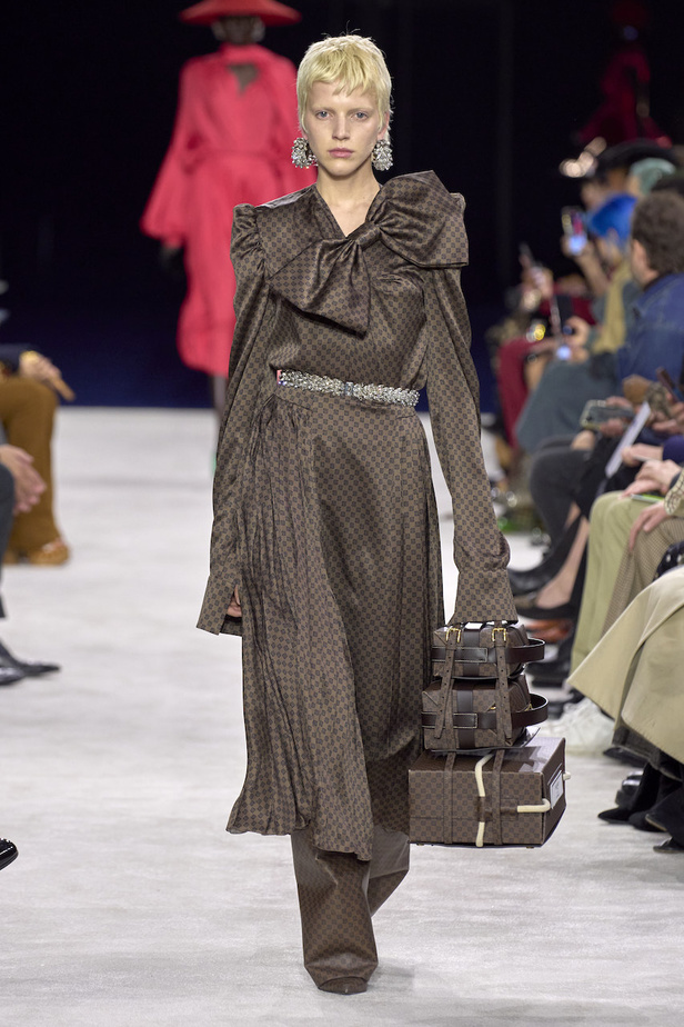 من مجموعة Balmain لموسم خريف وشتاء 2023-2024