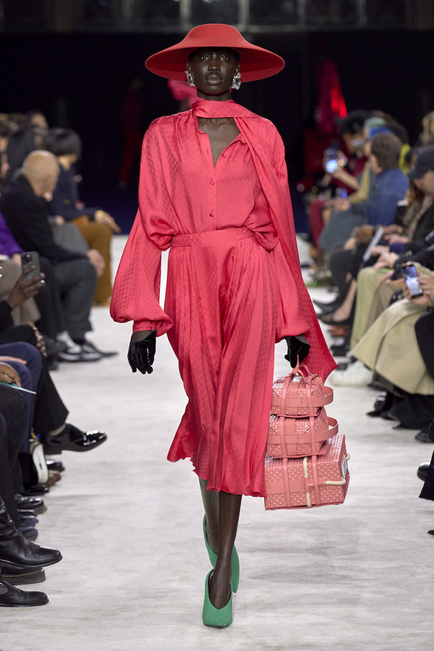 من مجموعة Balmain لموسم خريف وشتاء 2023-2024