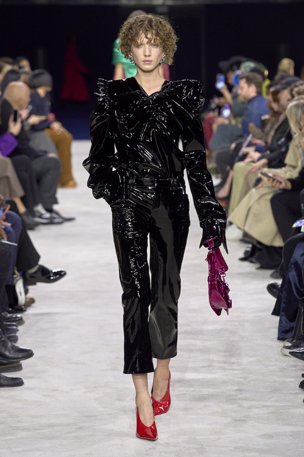 من مجموعة Balmain لموسم خريف وشتاء 2023-2024