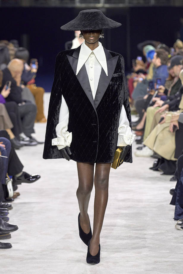 من مجموعة Balmain لموسم خريف وشتاء 2023-2024