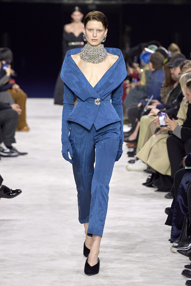 من مجموعة Balmain لموسم خريف وشتاء 2023-2024