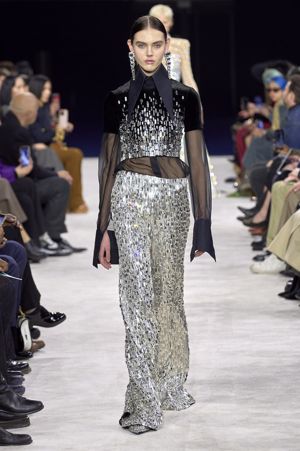 من مجموعة Balmain لموسم خريف وشتاء 2023-2024