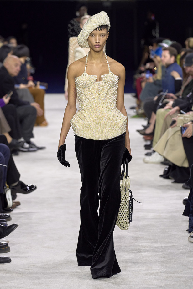 من مجموعة Balmain لموسم خريف وشتاء 2023-2024