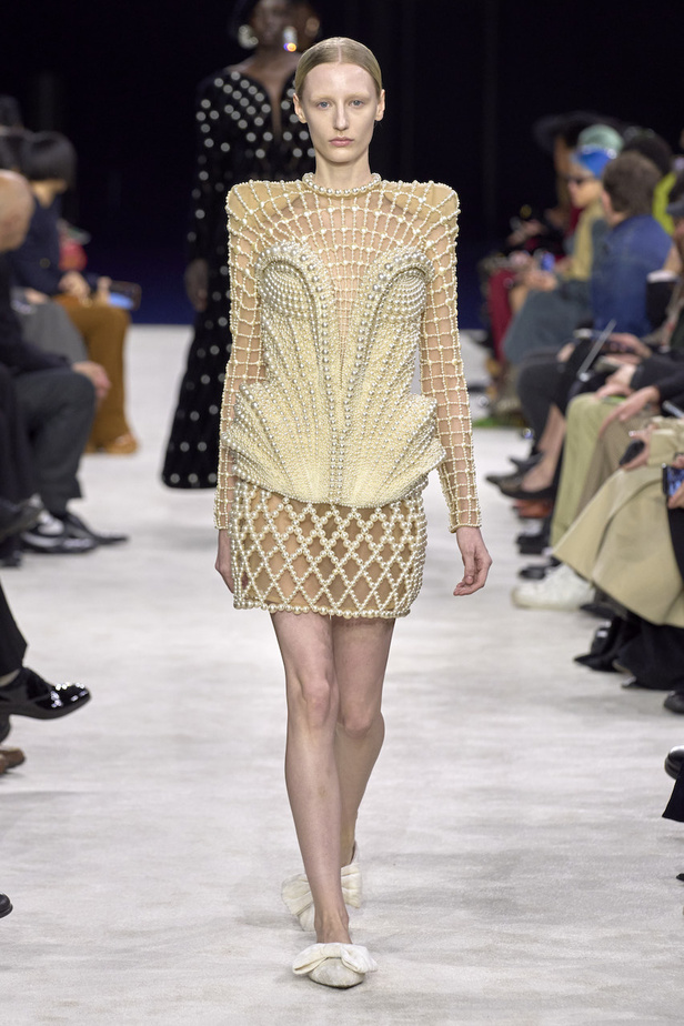 من مجموعة Balmain لموسم خريف وشتاء 2023-2024