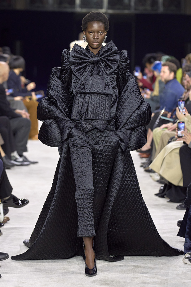 من مجموعة Balmain لموسم خريف وشتاء 2023-2024