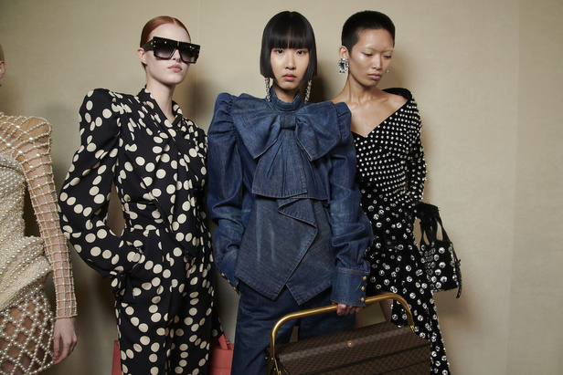 مجموعة بالمان لخريف 2023 تعيد أمجاد حقبة الخمسينات بأرقى الطرق 