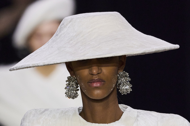 مجموعة بالمان لخريف 2023 تعيد أمجاد حقبة الخمسينات بأرقى الطرق 