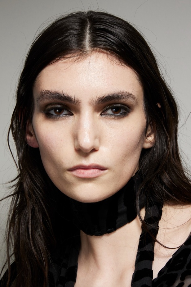 اطلالات جمالية من مجموعة Roberto Cavalli لخريف وشتاء 2024