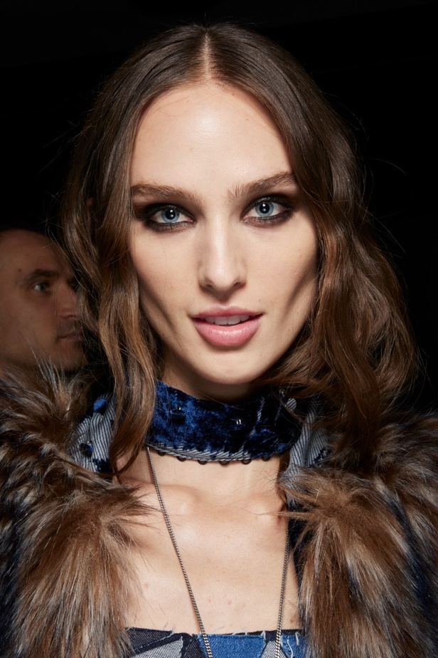 اطلالات جمالية من مجموعة Roberto Cavalli لخريف وشتاء 2024