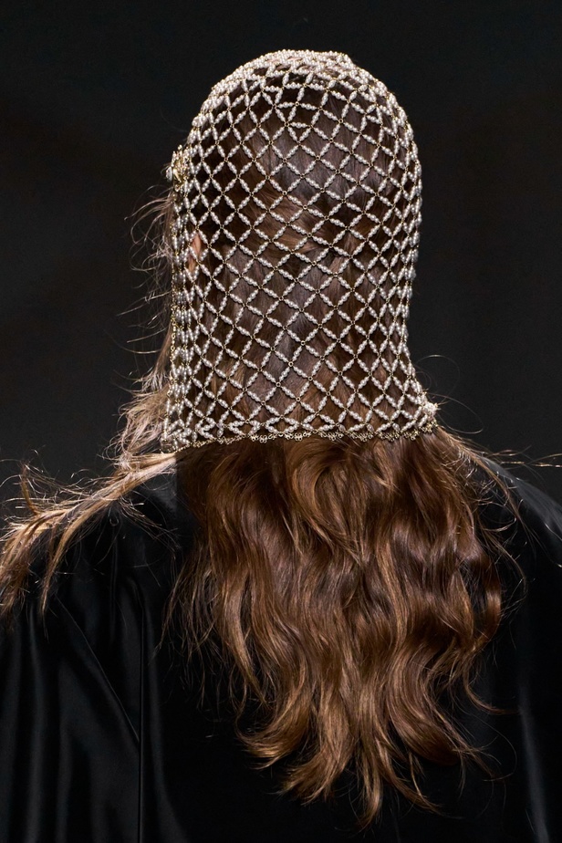 الكاميليا رمز أبدي لدار CHANEL... مجموعة خريف وشتاء 2023-2024 تزهر أناقةً وسحرًا