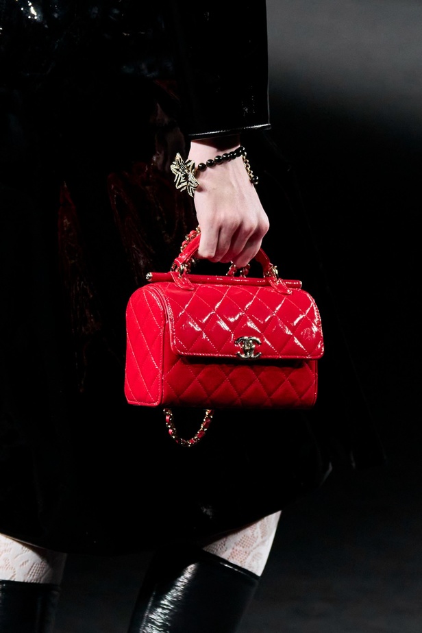 الكاميليا رمز أبدي لدار CHANEL... مجموعة خريف وشتاء 2023-2024 تزهر أناقةً وسحرًا