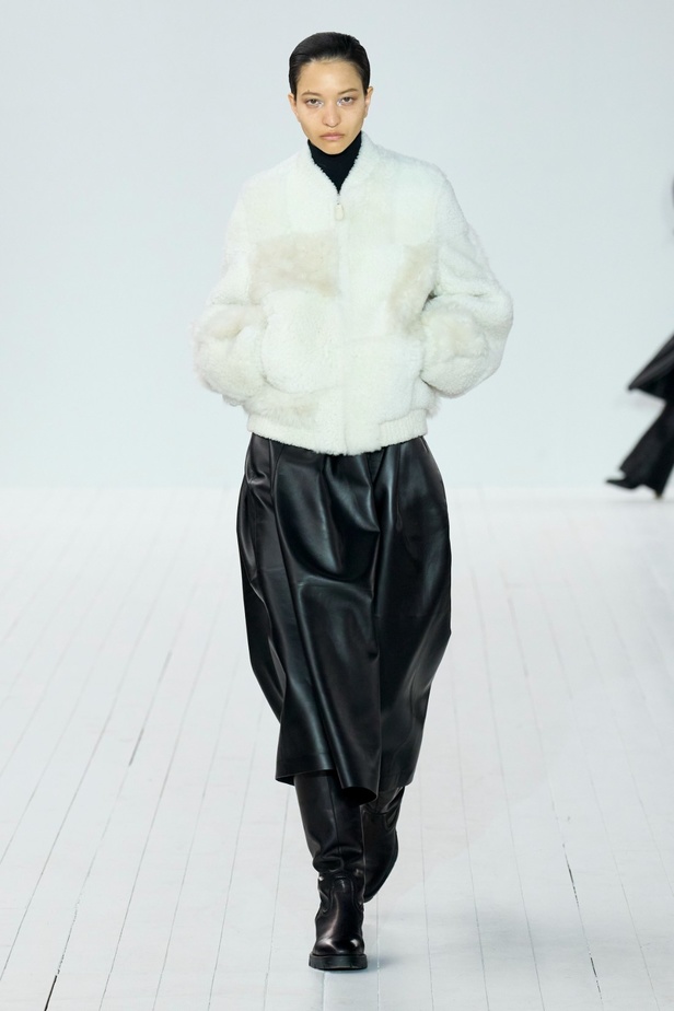 مجموعة Chloe لخريف وشتاء 2023-2024 تستكشف الأنوثة مع شغف التصاميم المستدامة