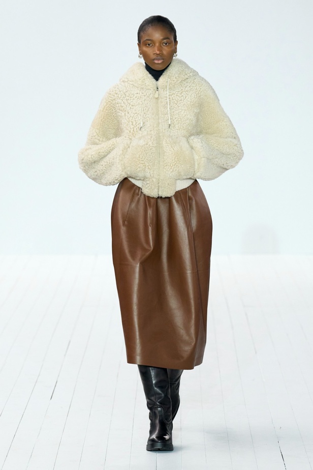 مجموعة Chloe لخريف وشتاء 2023-2024 تستكشف الأنوثة مع شغف التصاميم المستدامة