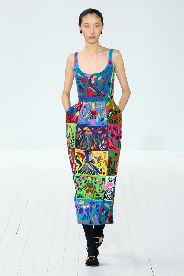 مجموعة Chloe لخريف وشتاء 2023-2024 تستكشف الأنوثة مع شغف التصاميم المستدامة