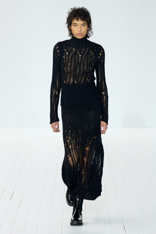 مجموعة Chloe لخريف وشتاء 2023-2024 تستكشف الأنوثة مع شغف التصاميم المستدامة