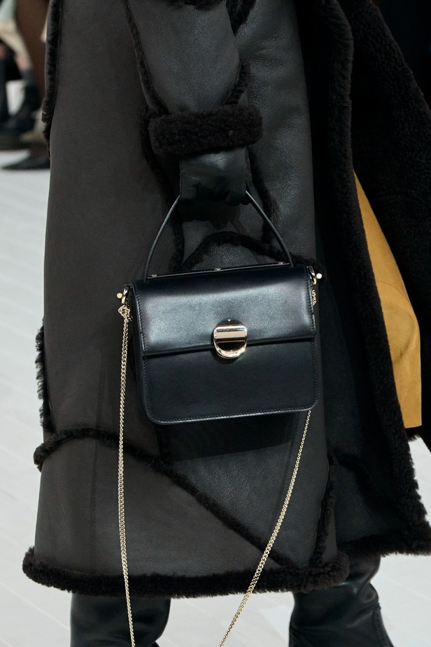 مجموعة Chloe لخريف وشتاء 2023-2024 تستكشف الأنوثة مع شغف التصاميم المستدامة