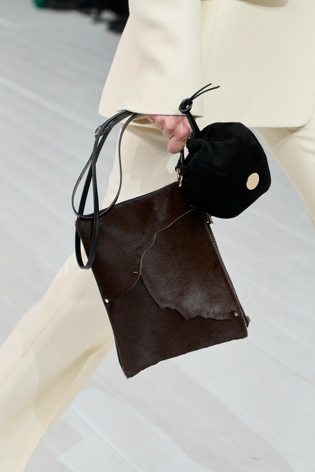 مجموعة Chloe لخريف وشتاء 2023-2024 تستكشف الأنوثة مع شغف التصاميم المستدامة