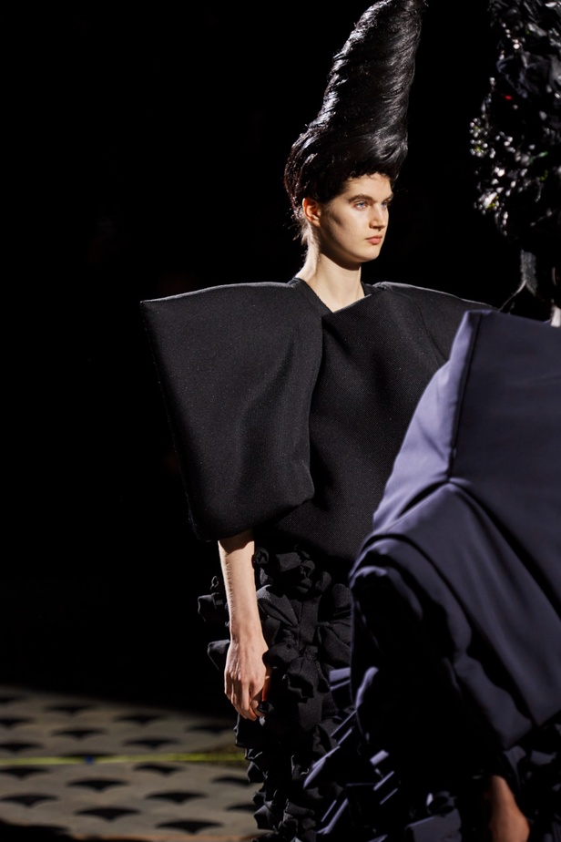 مجموعة Comme des Garçons لخريف وشتاء 2023-2024