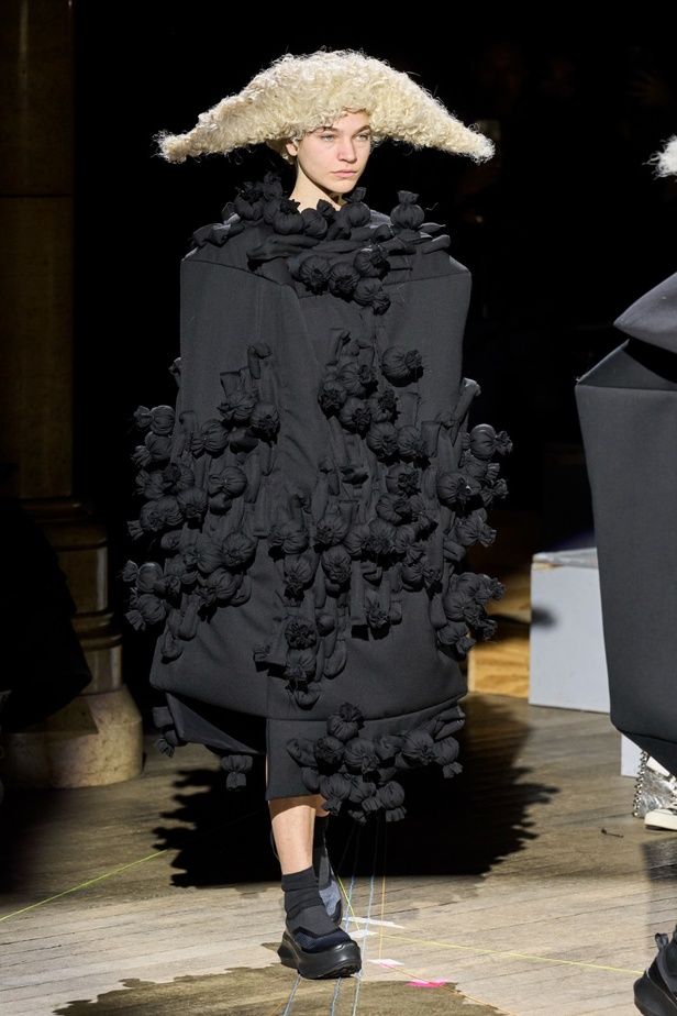 مجموعة Comme des Garçons لخريف وشتاء 2023-2024