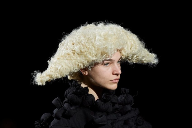 مجموعة Comme des Garçons لخريف وشتاء 2023-2024