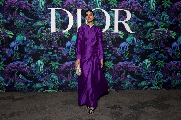 5 أمور اكتشفيها عن مجموعة ديور Dior لخريف 2023 في مومباي