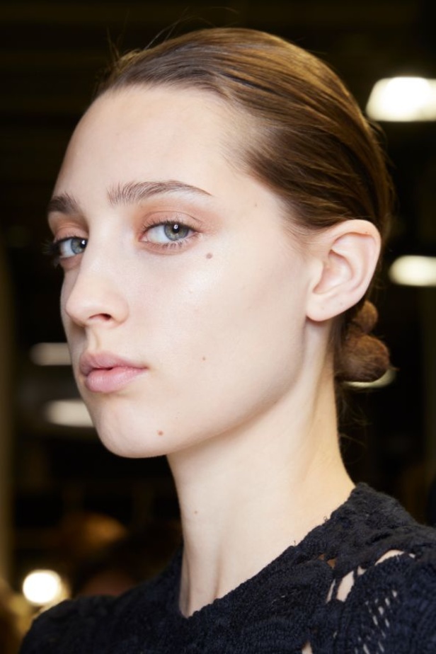 مجموعة ايلي صعب لخريف وشتاء 2023-2024 لوحة شتوية مزهرة غنيّة بالتفاصيل المبهرة