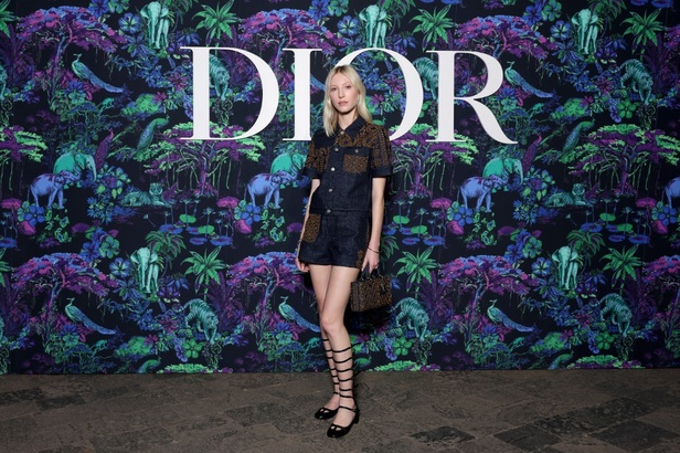 5 أمور اكتشفيها عن مجموعة ديور Dior لخريف 2023 في مومباي