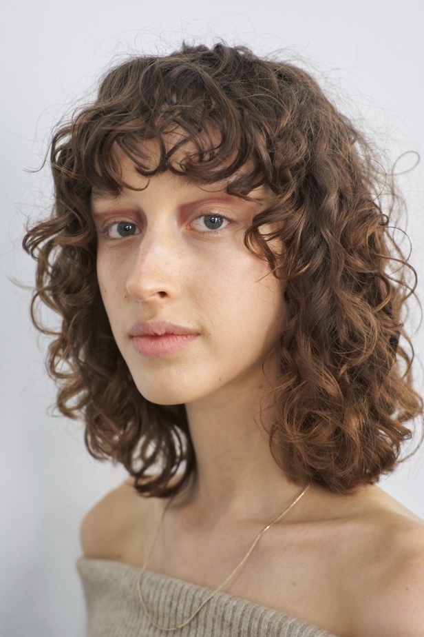 اطلالات جمالية من مجموعة Emporio Armani