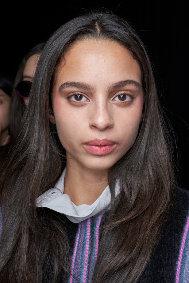 اطلالات جمالية من مجموعة Emporio Armani