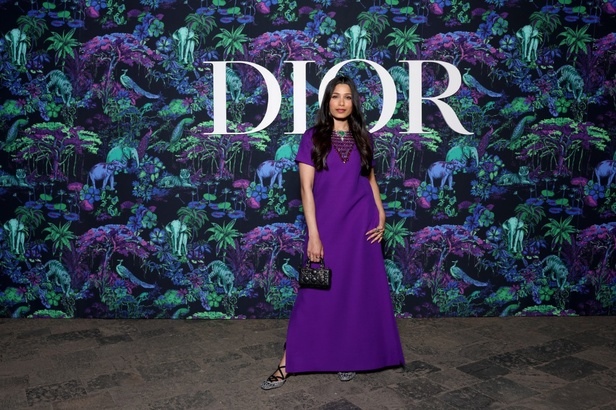 5 أمور اكتشفيها عن مجموعة ديور Dior لخريف 2023 في مومباي