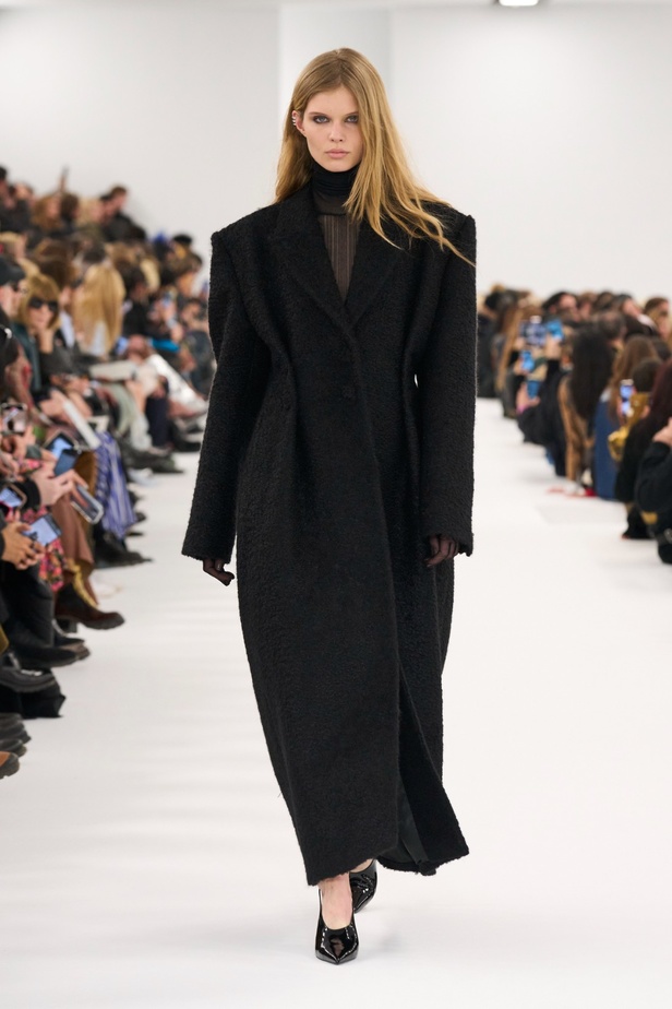 مجموعة Givenchy لخريف وشتاء 2023-2024... إرث الدار يجتمع باللمسة المعاصرة لماثيو ويليامز