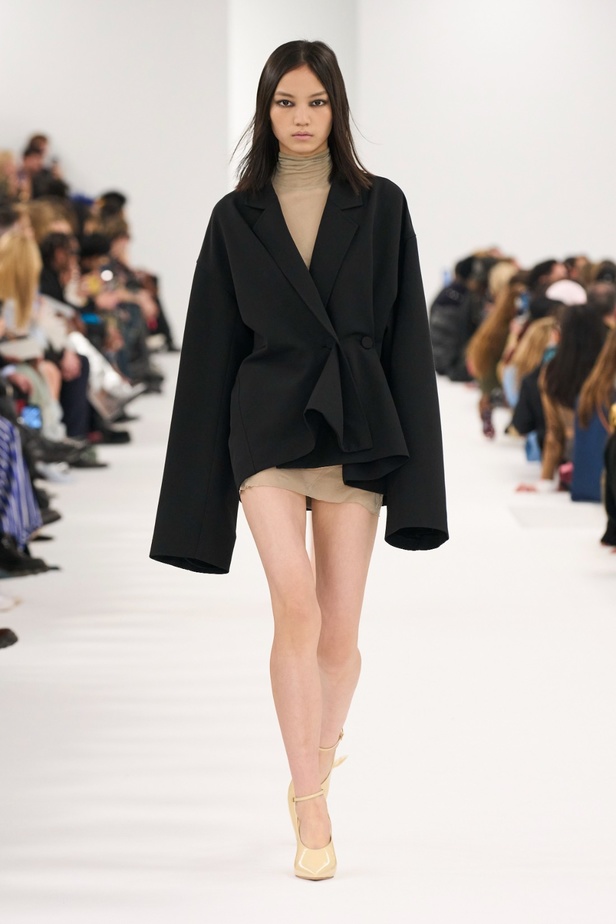 مجموعة Givenchy لخريف وشتاء 2023-2024... إرث الدار يجتمع باللمسة المعاصرة لماثيو ويليامز