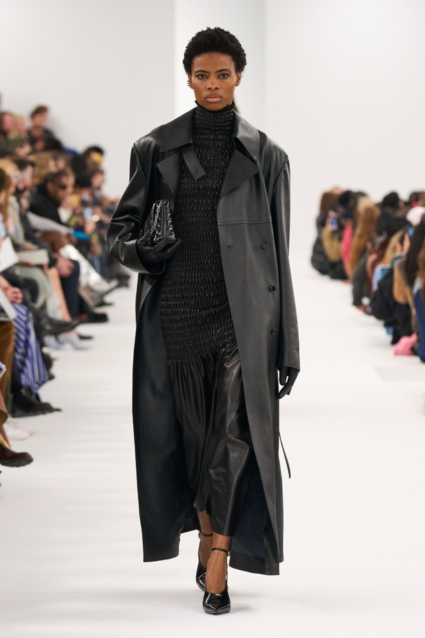 مجموعة Givenchy لخريف وشتاء 2023-2024... إرث الدار يجتمع باللمسة المعاصرة لماثيو ويليامز