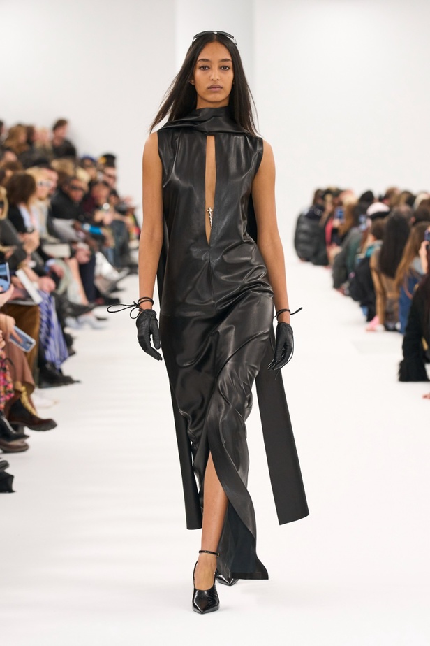 مجموعة Givenchy لخريف وشتاء 2023-2024... إرث الدار يجتمع باللمسة المعاصرة لماثيو ويليامز