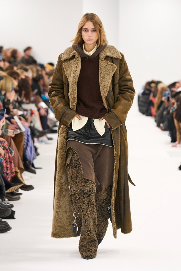 مجموعة Givenchy لخريف وشتاء 2023-2024... إرث الدار يجتمع باللمسة المعاصرة لماثيو ويليامز