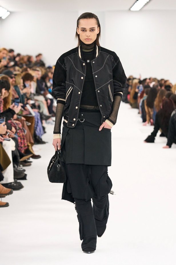 مجموعة Givenchy لخريف وشتاء 2023-2024... إرث الدار يجتمع باللمسة المعاصرة لماثيو ويليامز