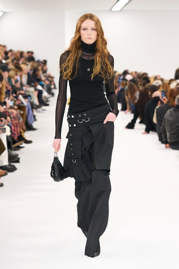 مجموعة Givenchy لخريف وشتاء 2023-2024... إرث الدار يجتمع باللمسة المعاصرة لماثيو ويليامز