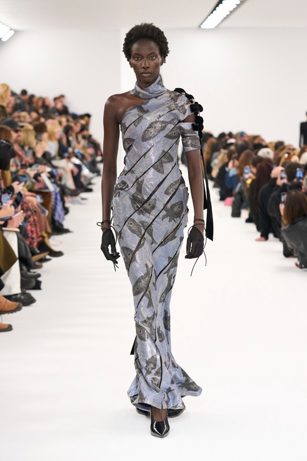 مجموعة Givenchy لخريف وشتاء 2023-2024... إرث الدار يجتمع باللمسة المعاصرة لماثيو ويليامز