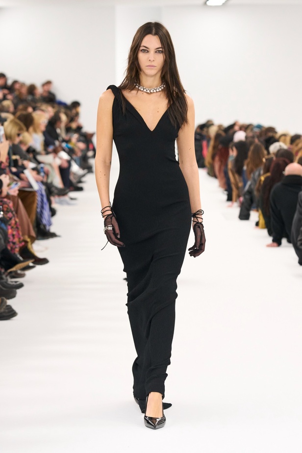 مجموعة Givenchy لخريف وشتاء 2023-2024... إرث الدار يجتمع باللمسة المعاصرة لماثيو ويليامز