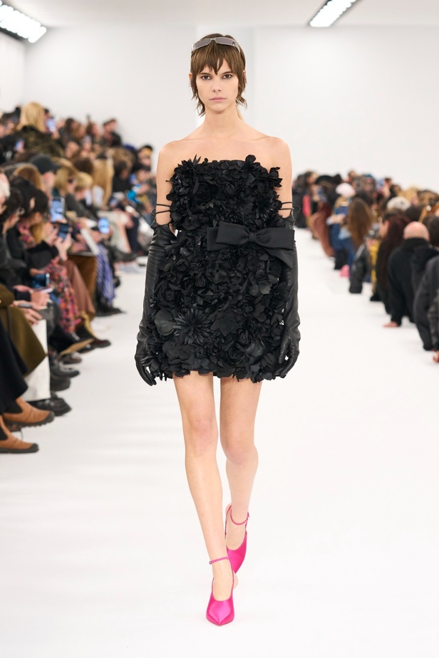 مجموعة Givenchy لخريف وشتاء 2023-2024... إرث الدار يجتمع باللمسة المعاصرة لماثيو ويليامز