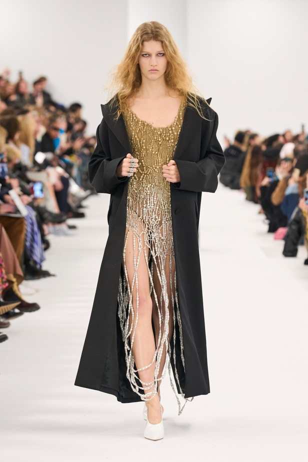 مجموعة Givenchy لخريف وشتاء 2023-2024... إرث الدار يجتمع باللمسة المعاصرة لماثيو ويليامز