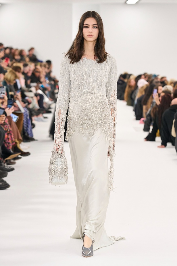 مجموعة Givenchy لخريف وشتاء 2023-2024... إرث الدار يجتمع باللمسة المعاصرة لماثيو ويليامز