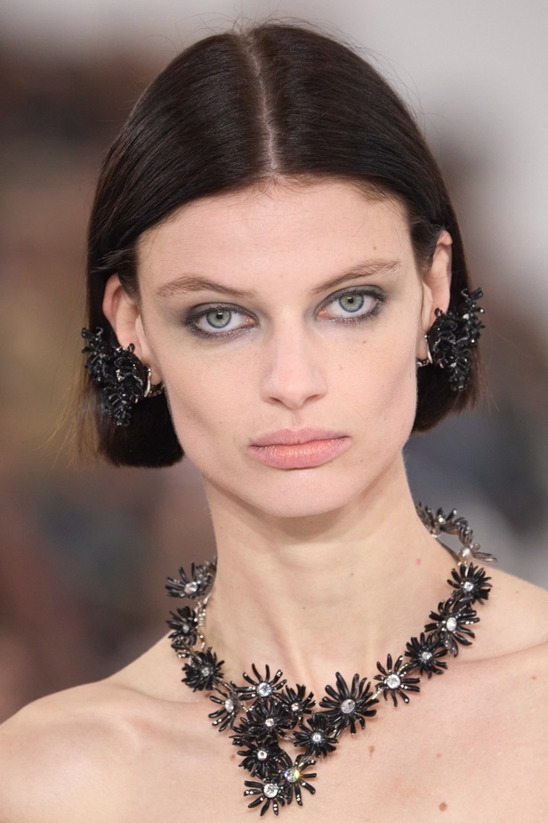 مجموعة Givenchy لخريف وشتاء 2023-2024... إرث الدار يجتمع باللمسة المعاصرة لماثيو ويليامز