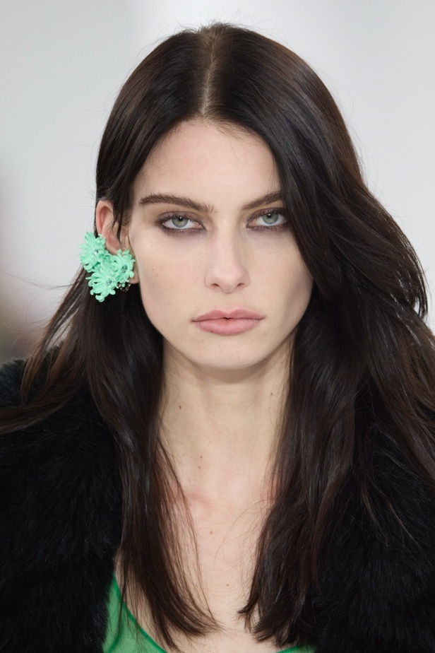 مجموعة Givenchy لخريف وشتاء 2023-2024... إرث الدار يجتمع باللمسة المعاصرة لماثيو ويليامز