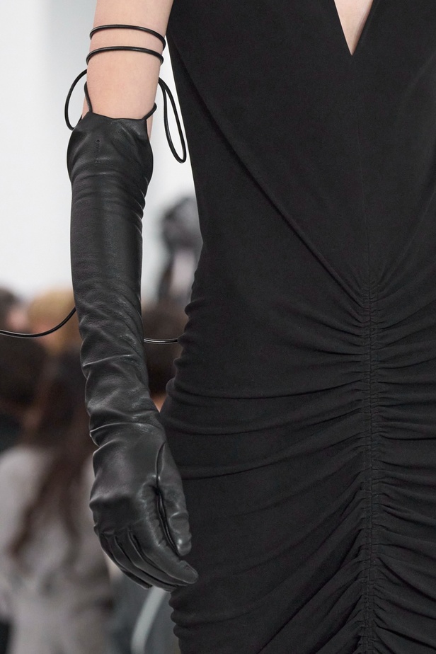 مجموعة Givenchy لخريف وشتاء 2023-2024... إرث الدار يجتمع باللمسة المعاصرة لماثيو ويليامز